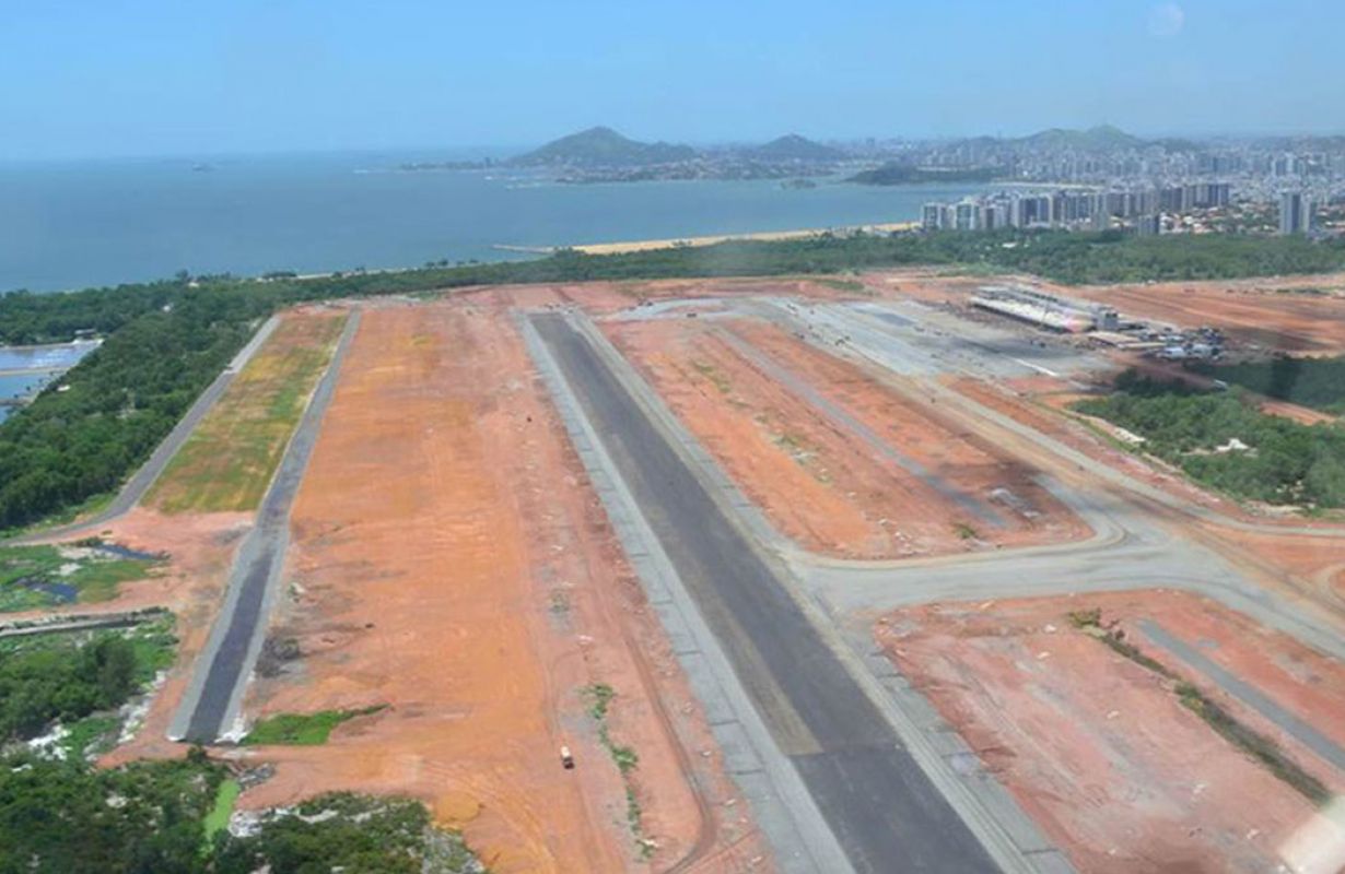 TERRAPLANAGEM E PAVIMENTAÇÃO DO AEROPORTO DE VITÓRIA